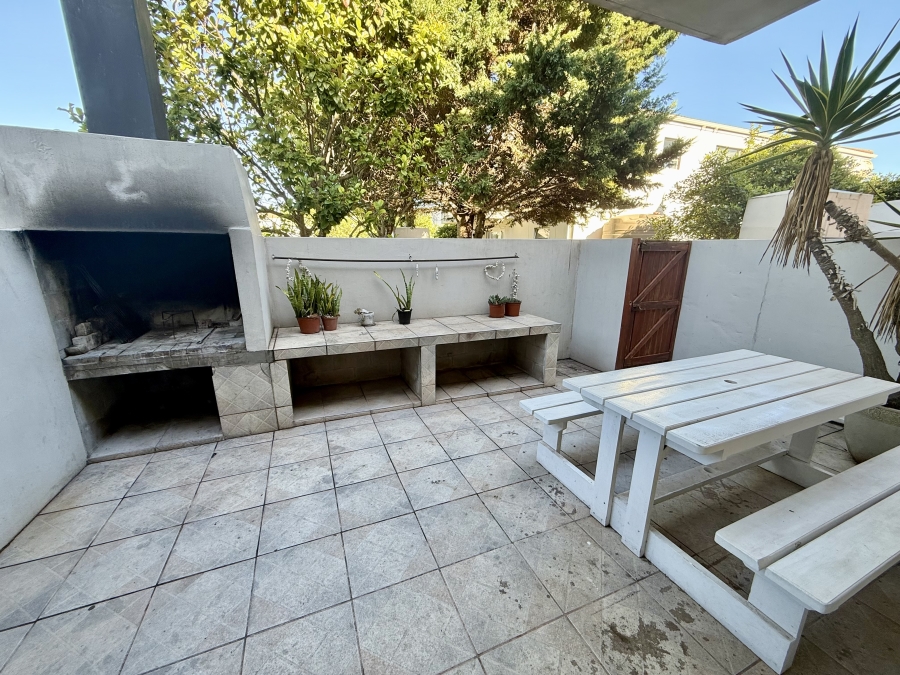 2 Bedroom Property for Sale in Middedorp Western Cape